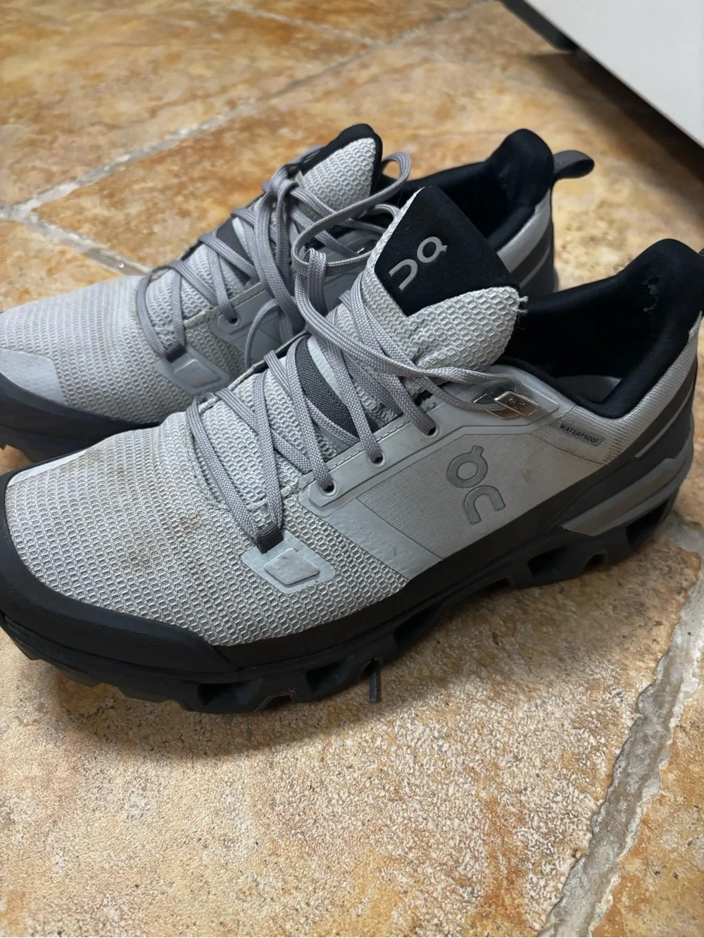 On Running Men’s waterproof Sneakers - Grey and Black